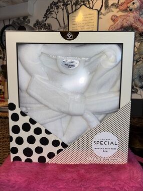 NIB NWT  "A Little Something" Women's Bath Robe packaged in a gift box. size S/M